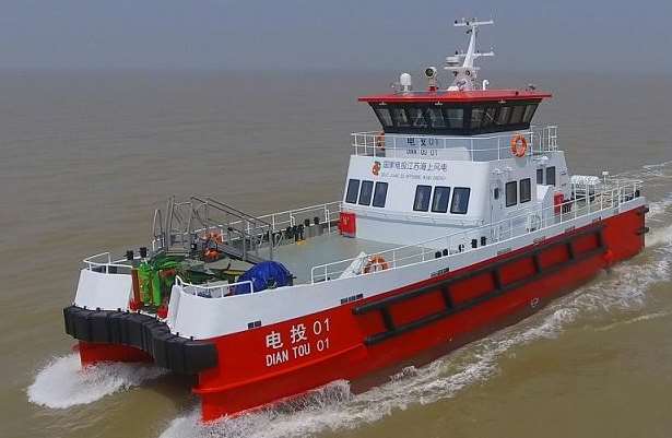 重庆市国内首艘自主建造500千伏海底电缆运维船在海口交付使用